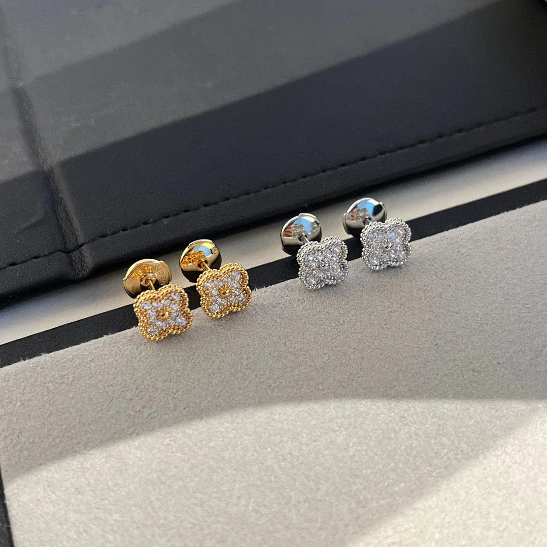 [VA]CLOVER MINI DIAMOND STUD EARRINGS