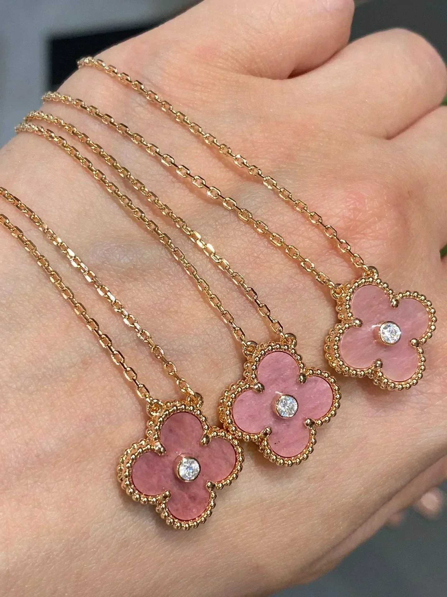 [VA]CLOVER 15MM DIAMOND RHODONITE NECKLACE