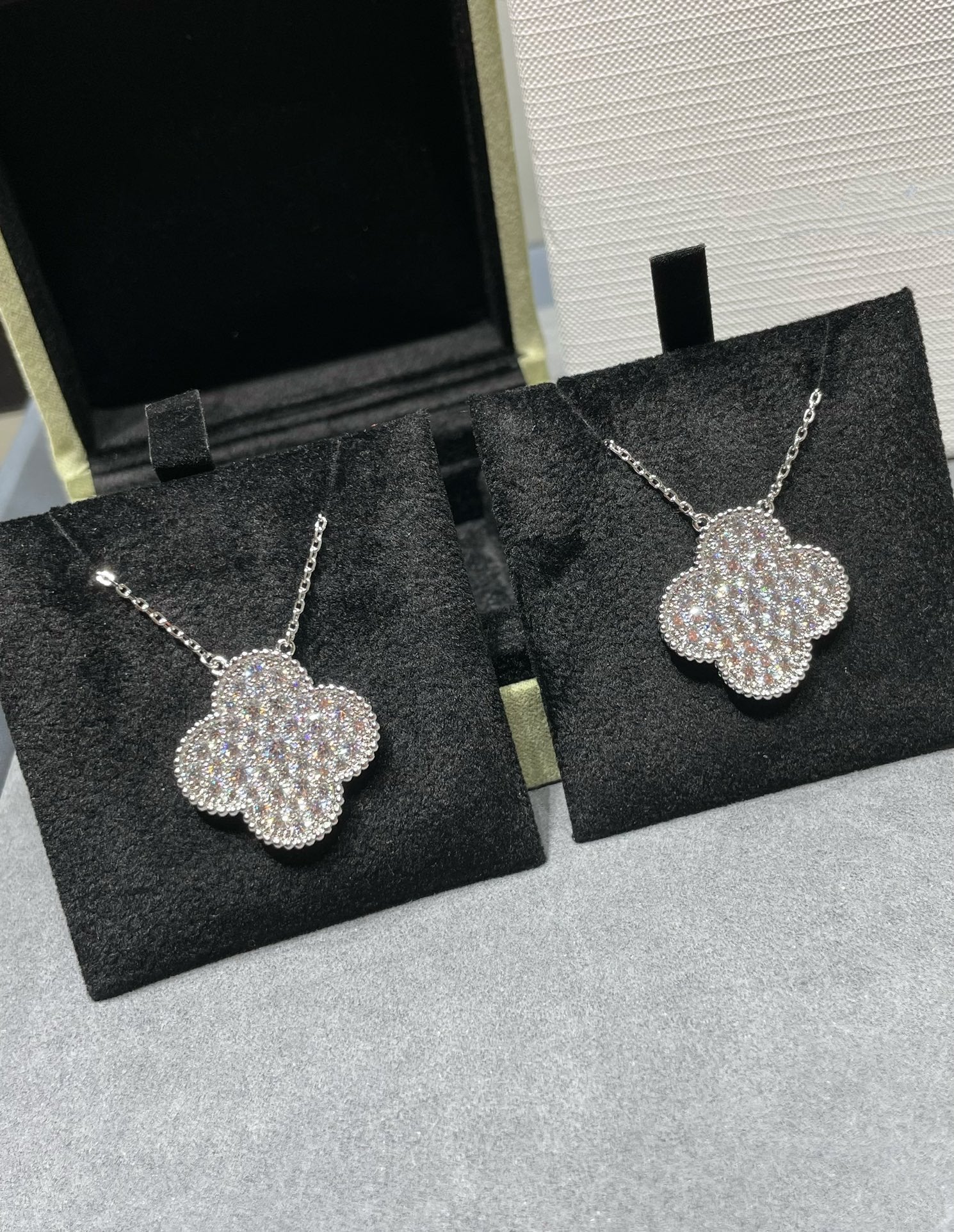 [VA]CLOVER 25MM LARGE PENDANT DIAMOND PAVED SILVER NECKLACE