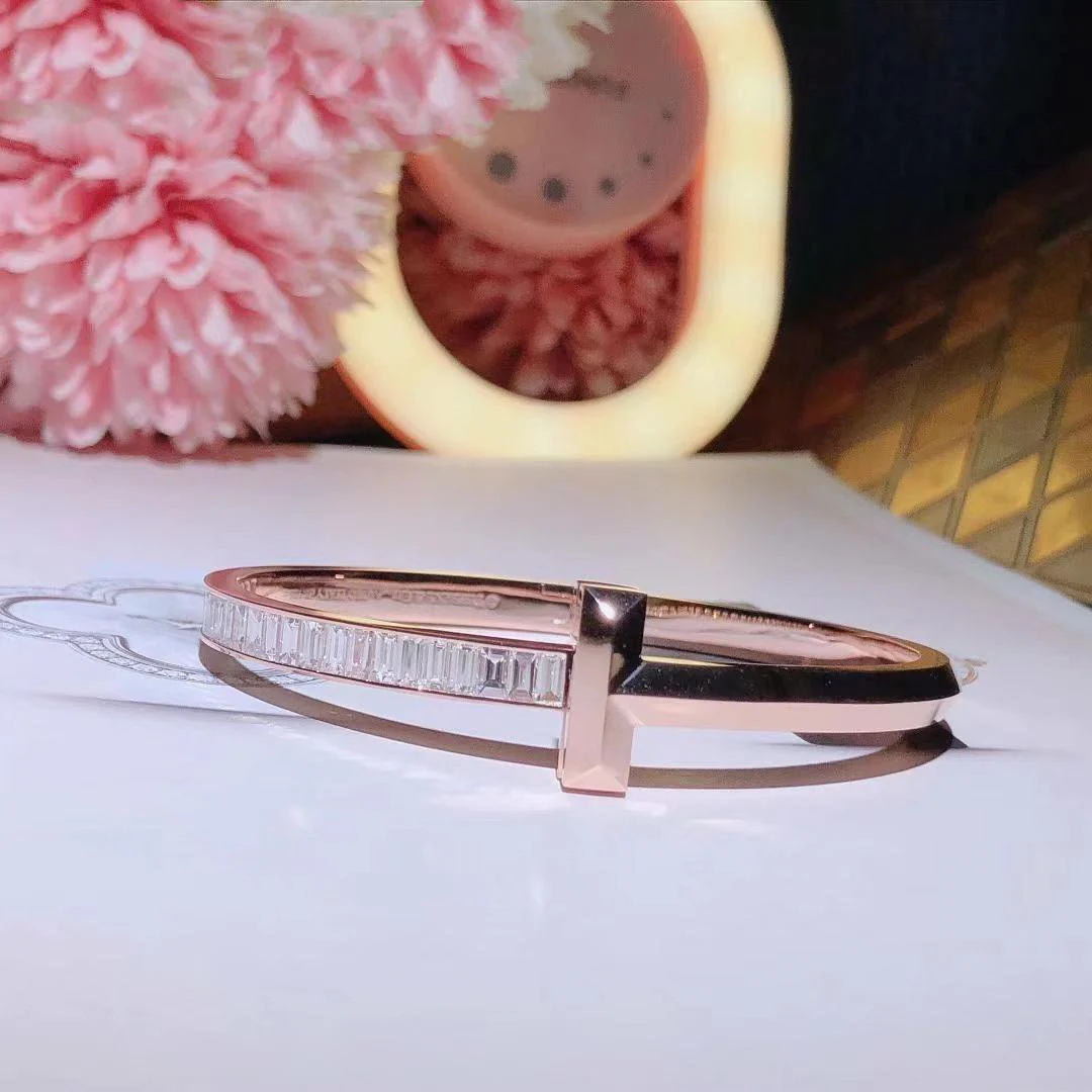 [TF]WIDE HINGED BRACELET ROSE GOLD WITH BAGUETTE DIAMONDS