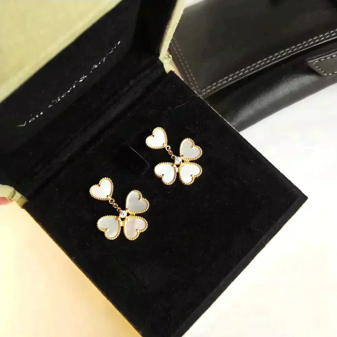 [VA]CLOVER SWEET WHITE MOP EARRINGS