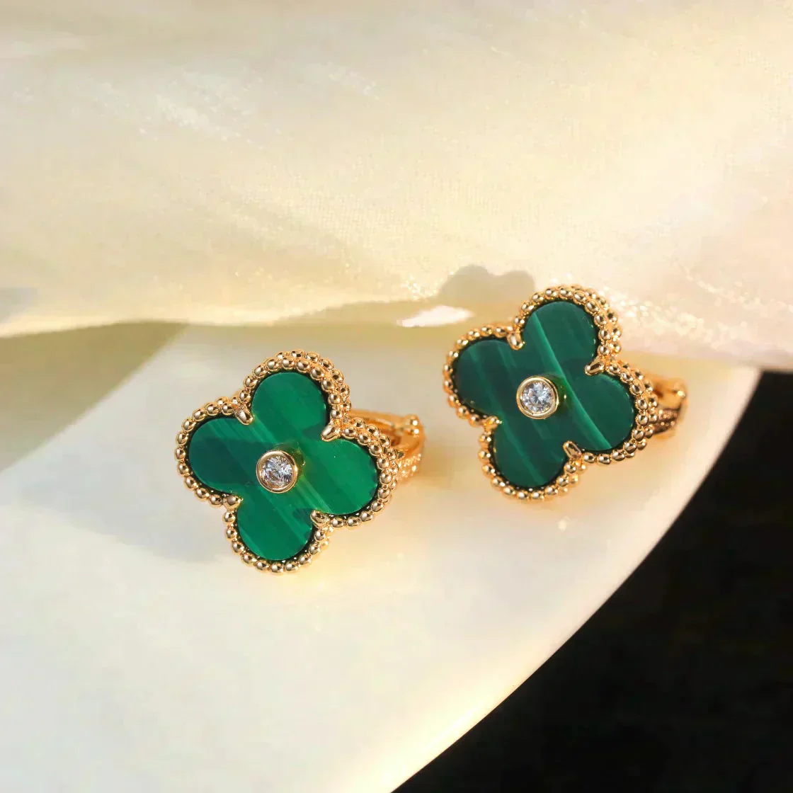 [VA]CLOVER MEDIUM 1 MOTIFS MALACHITE DIAMOND EARRINGS