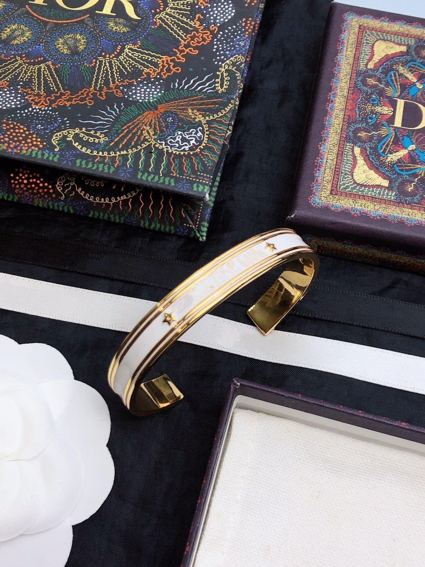 [CD]CODE BANGLE GOLD WHITE METAL AND LACQUER BRACELET