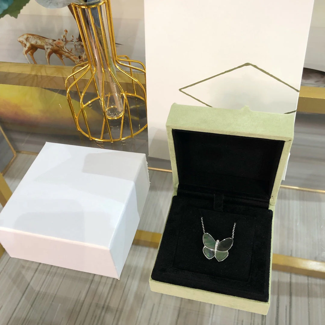 [VA]LARGE BUTTERFLY SILVER PENDANT DIAMOND NECKLACE