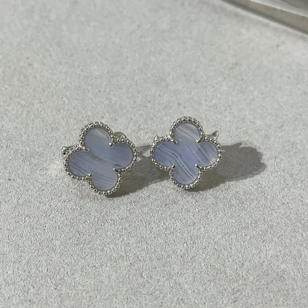 [VA]CLOVER CHALCEDONY SILVER STUD EARRINGS