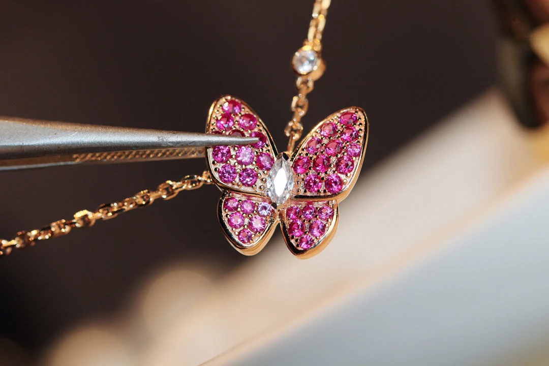 [VA]BUTTERFLY RED DIAMOND ROSE GOLD NECKLACE
