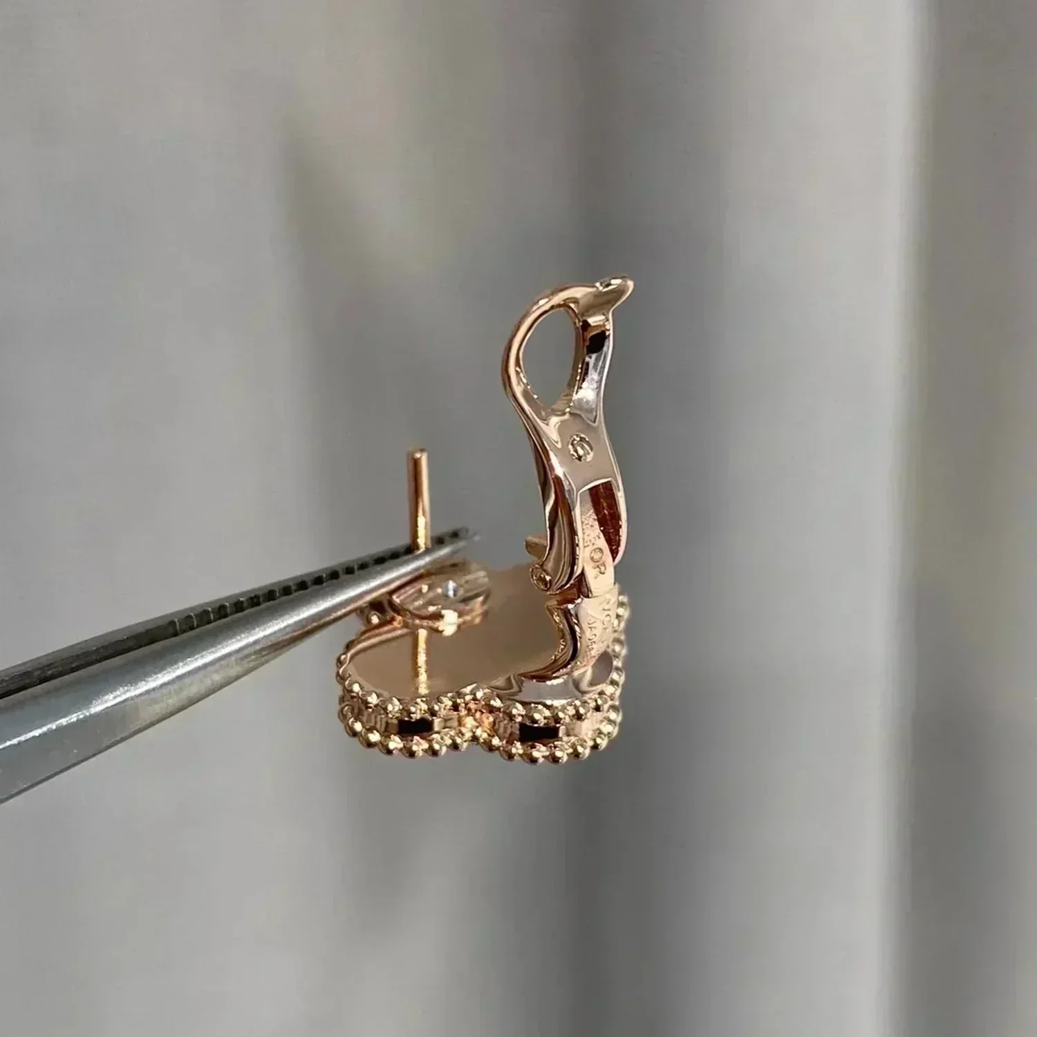 [VA]CLOVER MEDIUM 1 MOTIFS  PINK MOP DIAMOND EARRINGS