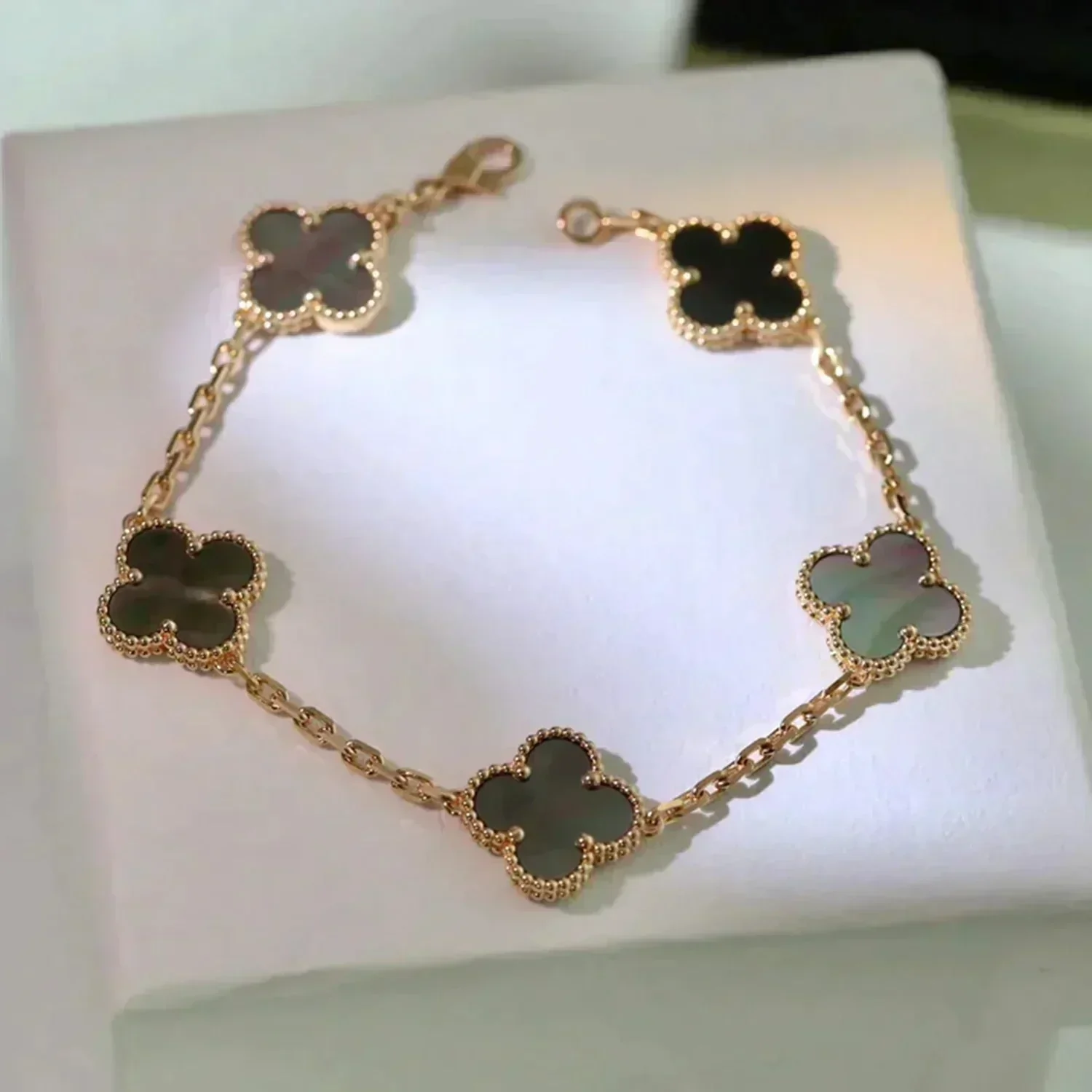 [VA]CLOVER 5 MOTIF GRAY MOP  BRACELET
